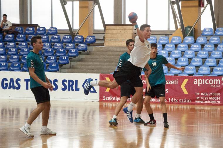 Itthon játszanak a fiúk