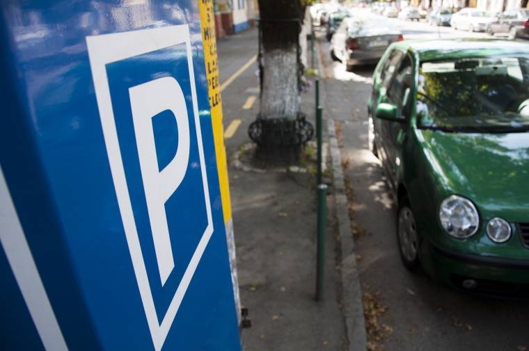 Fizetősek lettek a parkolók Sepsiszentgyörgy központjában