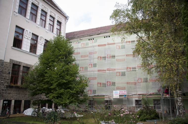 Ünneplőbe öltöztetik a Refit