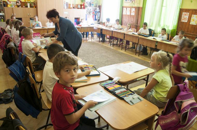 Terjed az egyenruha-mozgalom