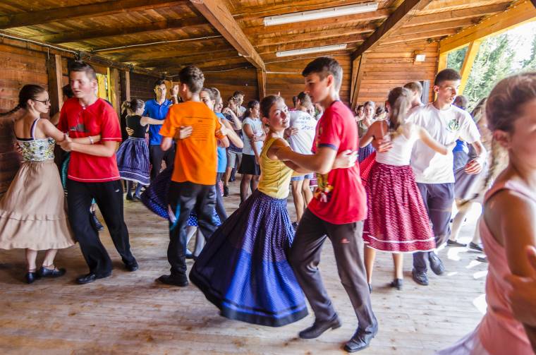 Szoknya nélkül nincs íze a táncnak