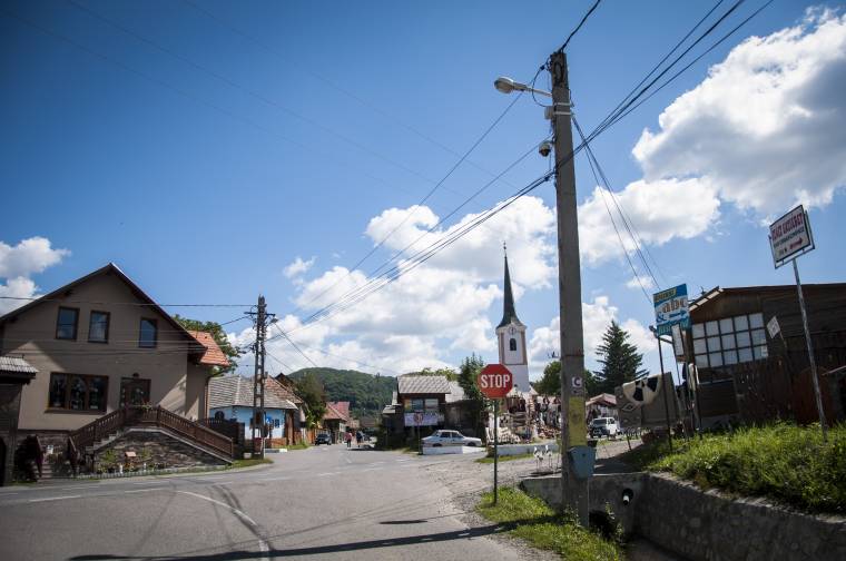 Fényárban úszhat Korond