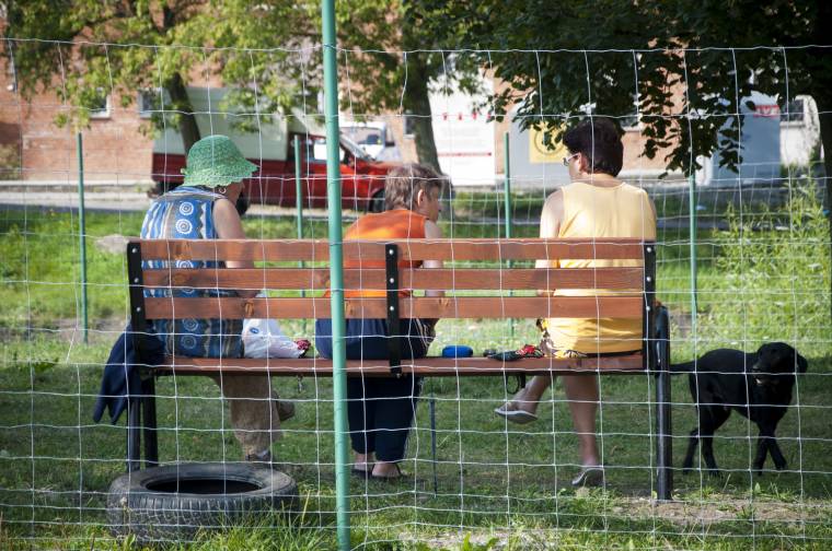 Lakótelepi kutyafuttatókért tekernek