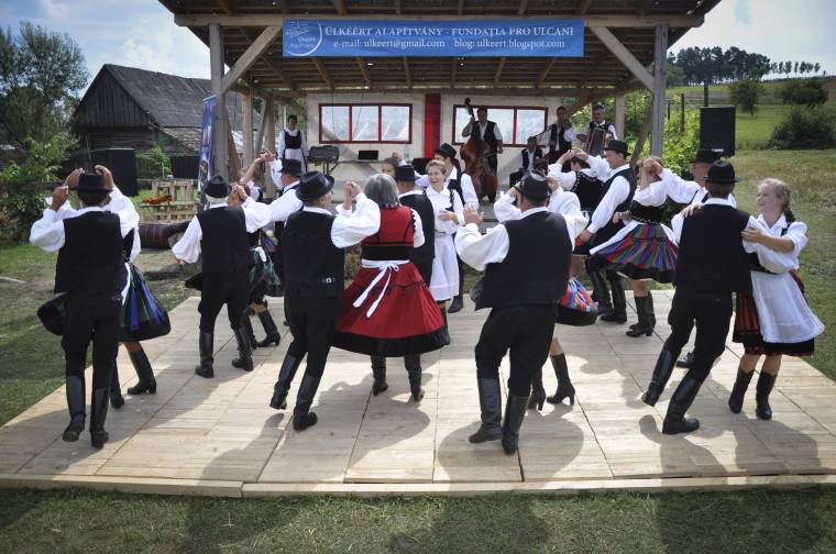 Családias hangulat az ülkei falunapokon