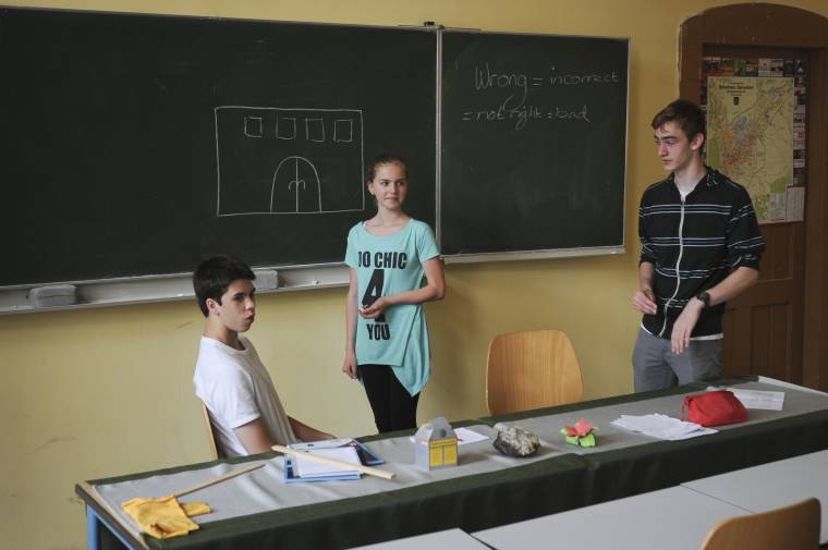 Külföldi diákok tanítanak angolt udvarhelyszéki diákoknak