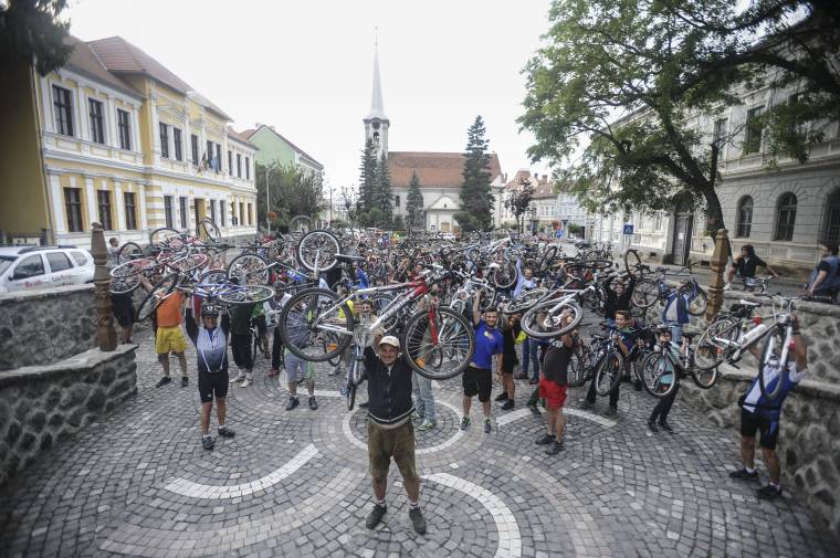 Figyelni kell a bringásokra