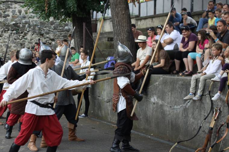 Hadiforgatagba hívnak