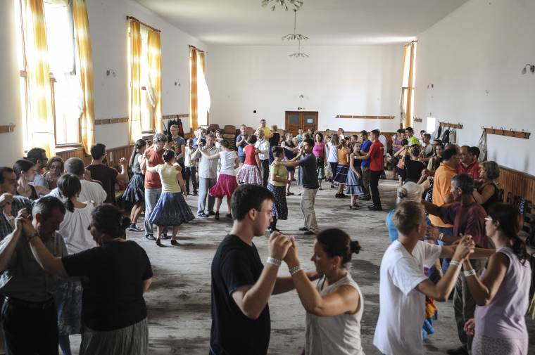 Generációk és régiók találkozása a felsősófalvi Pipacsok tánctáborban