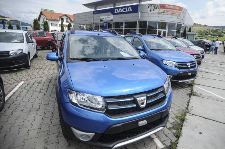 Homályos részletek az Első autó programban