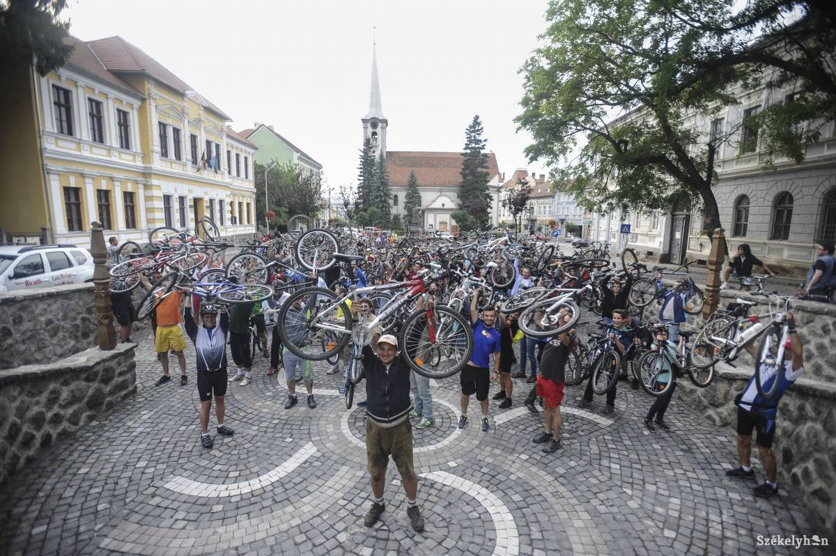 &bullet;  Fotó: Thomas Campean