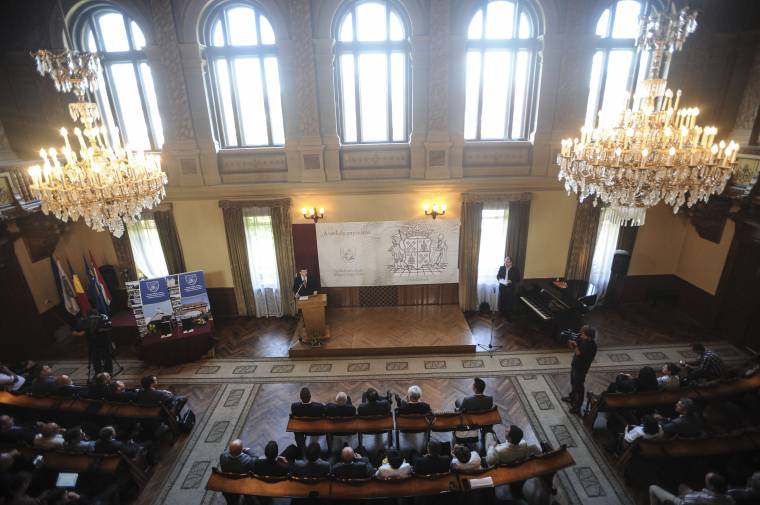 Dísztanácsülés és díjátadó