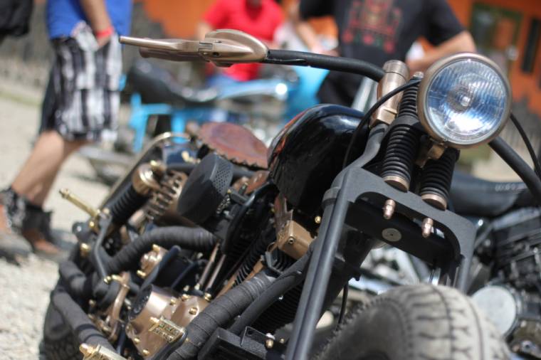 Motorok születnek Bögözben