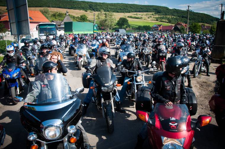 Kezdődik a jótékonysági motorostalálkozó