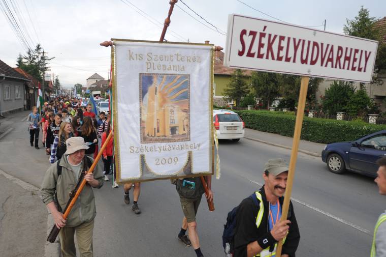 Több mint négyszáz gyalogos zarándok indult Székelyudvarhelyről