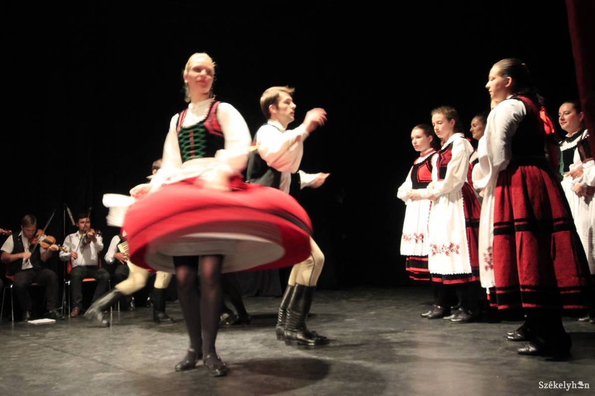 A Szászcsávási Zenekar húzza majd a talpalávalót a Pipacsok Néptáncegyüttesnek. Archív &bullet;  Fotó: Farkas Antal