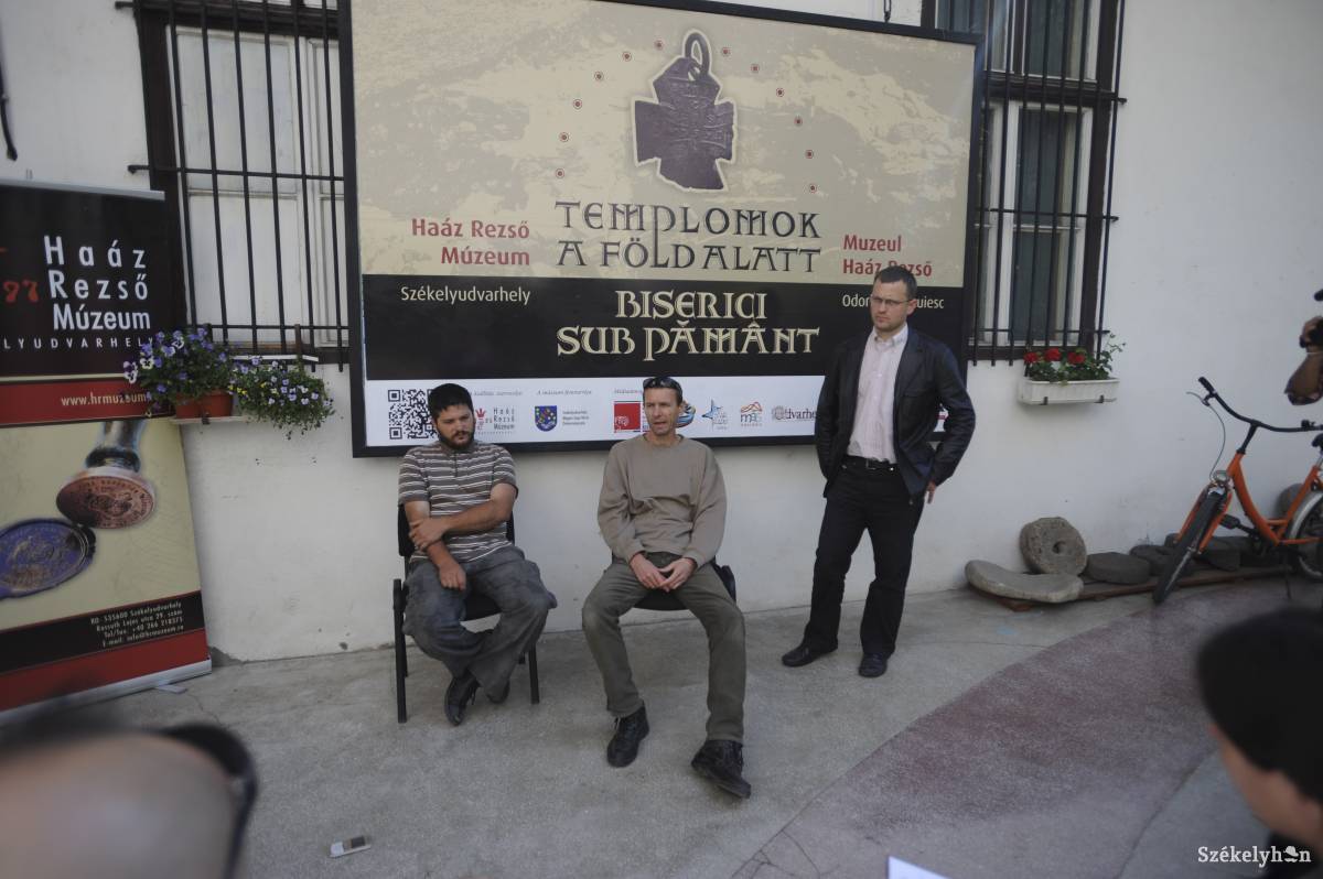 &bullet;  Fotó: Thomas Campean