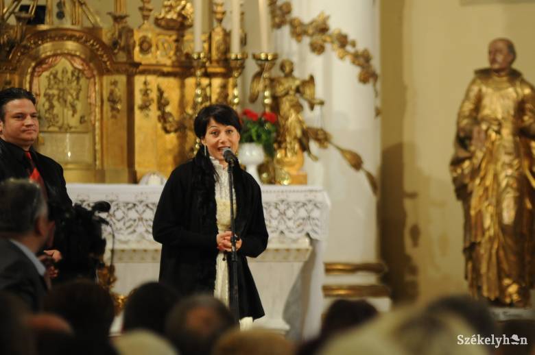 „A Jóisten velem van, fogja a kezem” - mondja Benedekffy Katalin •  Fotó: Thomas Campean