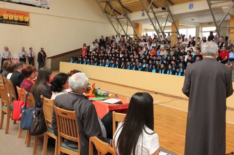 Kalapdobással búcsúztak a tanító- és óvóképzősök