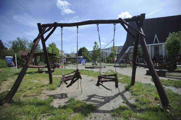 Javítások az udvarhelyi játszótereken