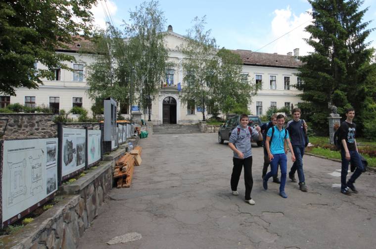 Döntés előtt az Eötvös vezetősége