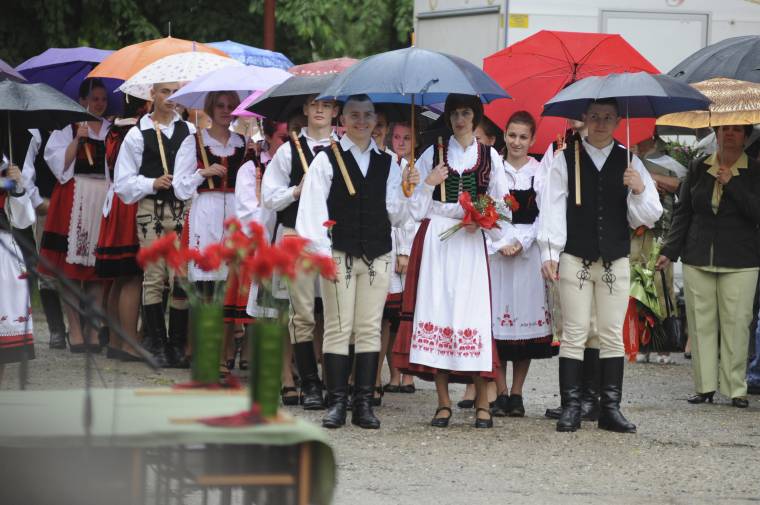 Szerencsehozó esőben búcsúztak