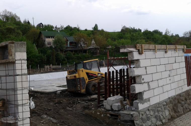 Késik a parajdi termálközpont befejezése, de a strand megnyílik