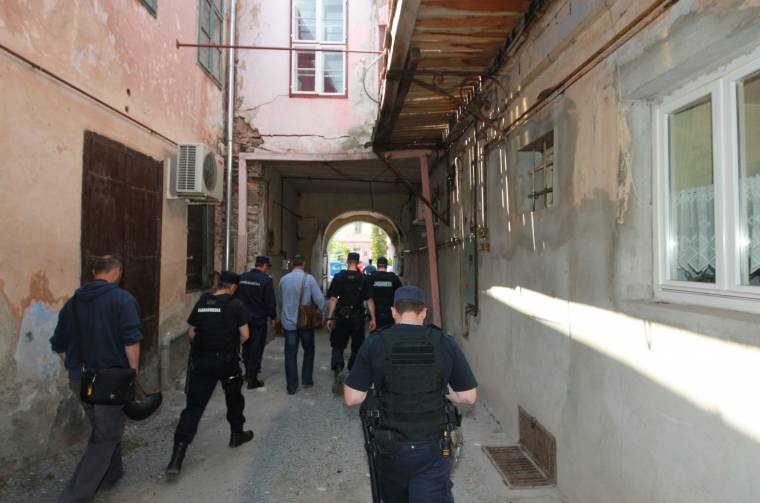 Kiköltöztetési kísérlet rendőrökkel, csendőrökkel