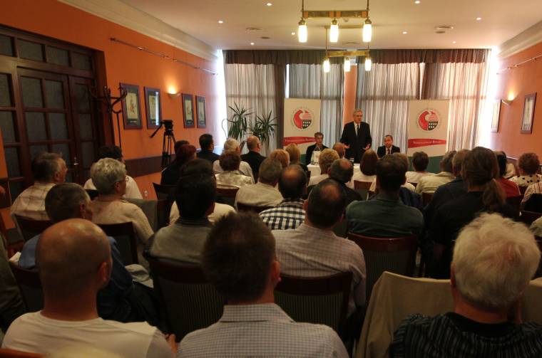 Erdélyt képviselve