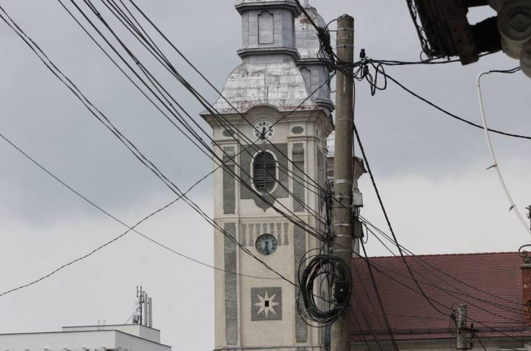 Szakaszonként tűnhetnek el a vezetékek