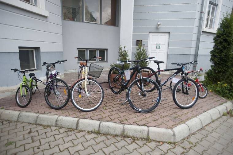 Ha esik, ha fúj: majális a Szejkefürdőn