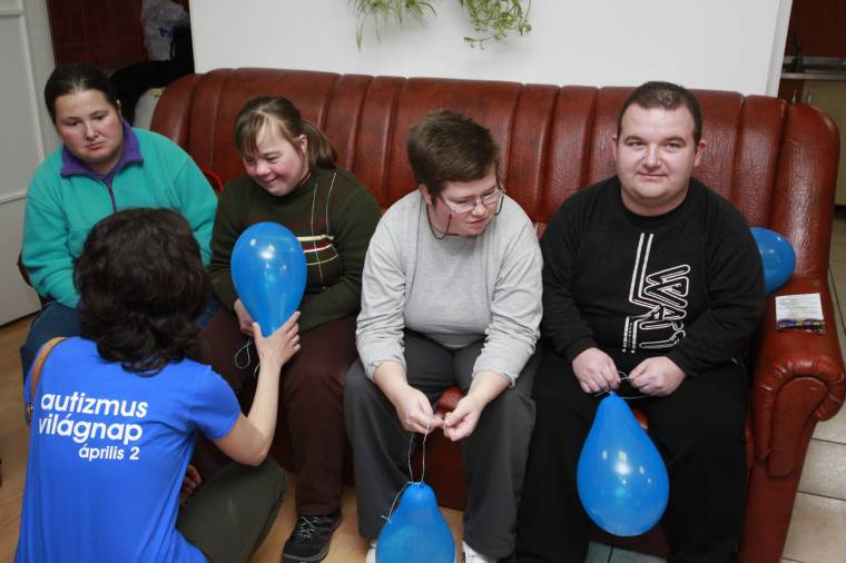 Segítenék az autizmussal élőket: miniszterelnöki rendelettel létrehozták az erre vonatkozó stratégiát kidolgozó bizottságot