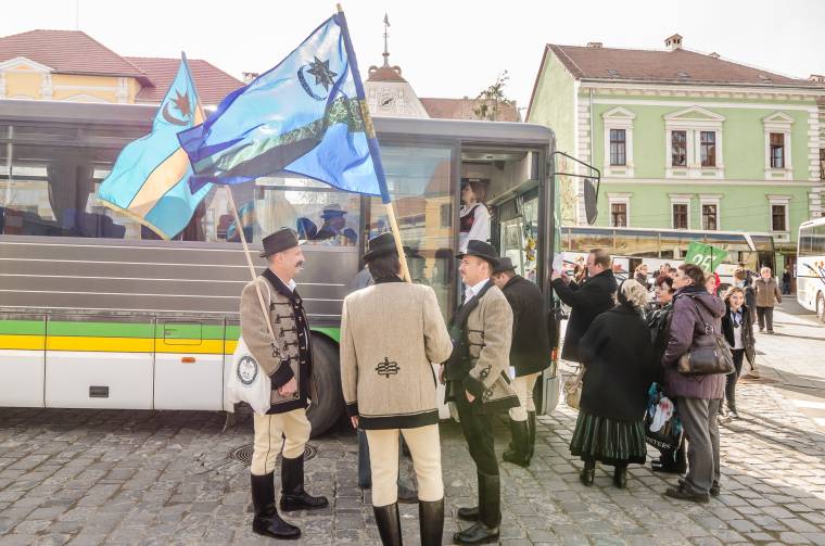 Autóbuszok Csíkból a székely szabadság napi rendezvényre