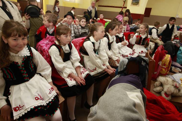 Gyereksereg a színpadon