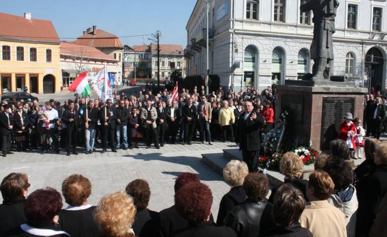 „Úgy bízzunk egymásban, ahogyan 166 évvel ezelőtt egymásban bíztak a magyarok!”