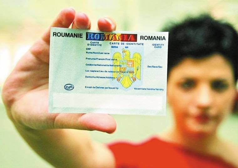 Egyelőre marad a „buta személyi”