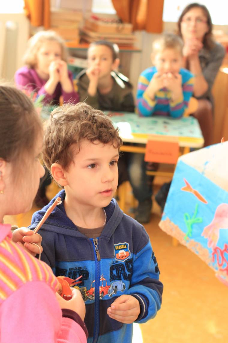 Mosolyözön az ovisok vetélkedőjén