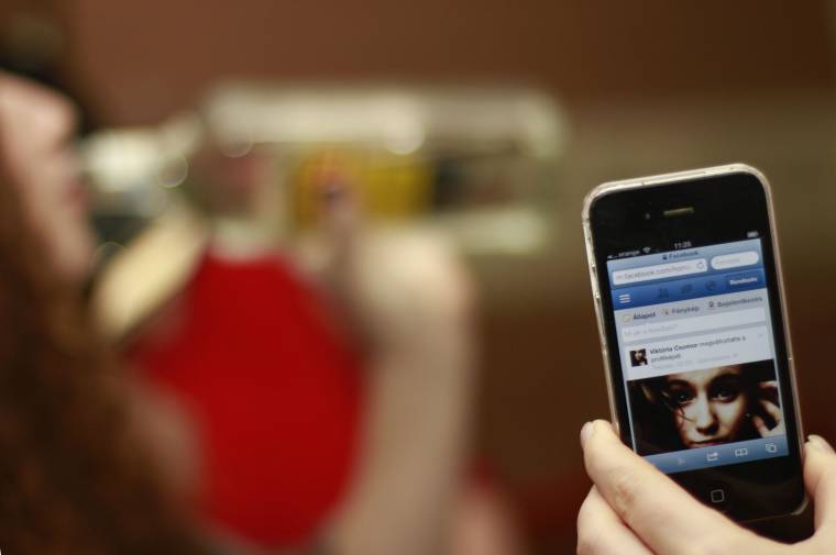 Újabb Facebook-őrület: bizonyítási vágy a „tükörvilágban”