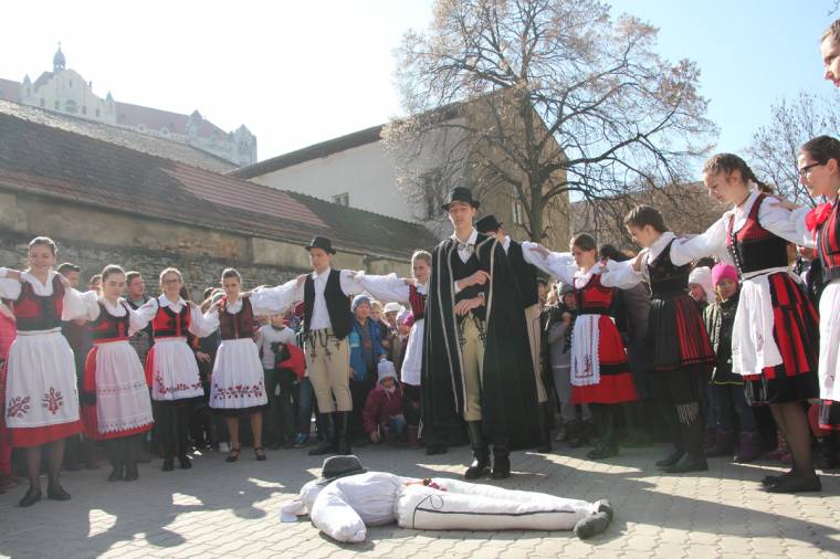 Farsangtemetés a Pedában