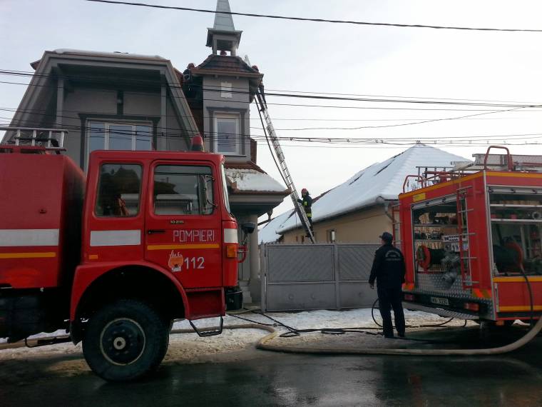 Kigyulladt egy lakóház a Mező utcában