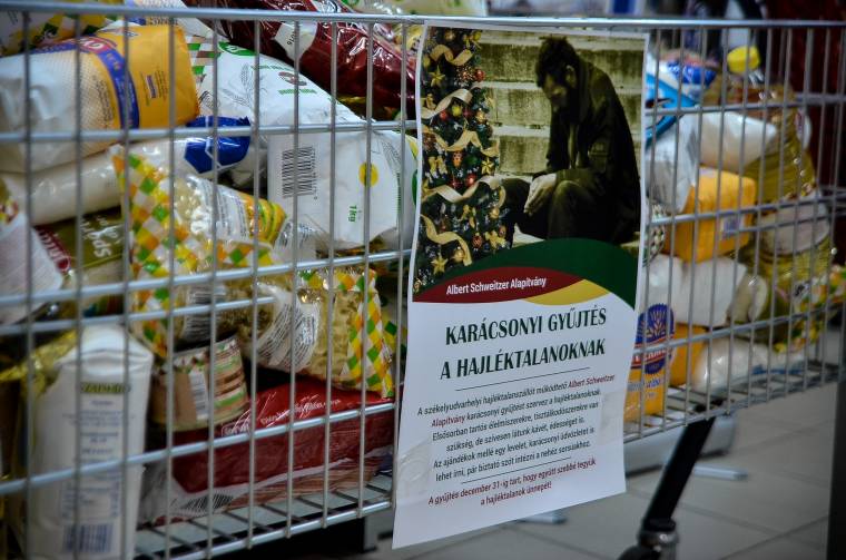 Több mázsa adományt kaptak a hajléktalanok