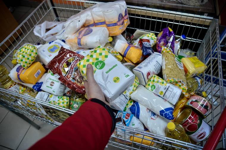 Ellenőrzik, hogy minden rendben van-e a polcokon