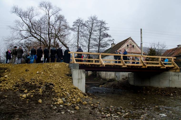 Gyepesben út, Abásfalván híd épült