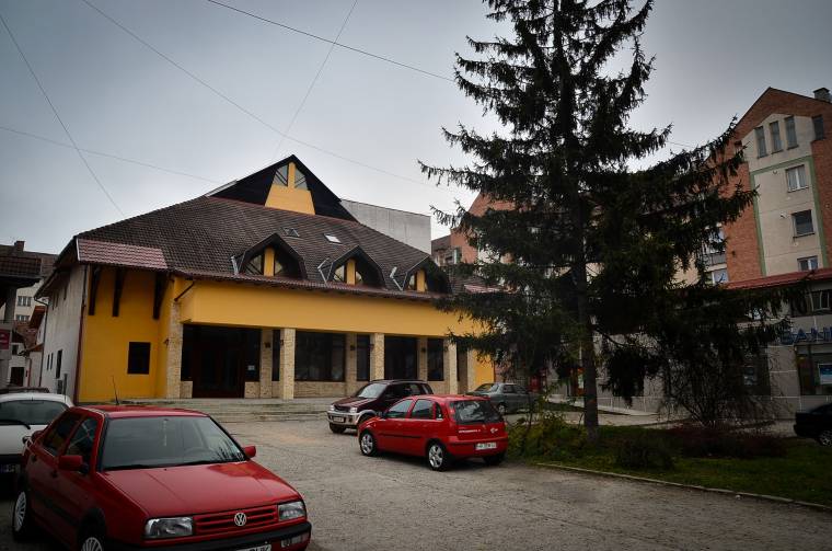 Önkéntesen, aláírási jog nélkül intézi a moziterem ügyeit