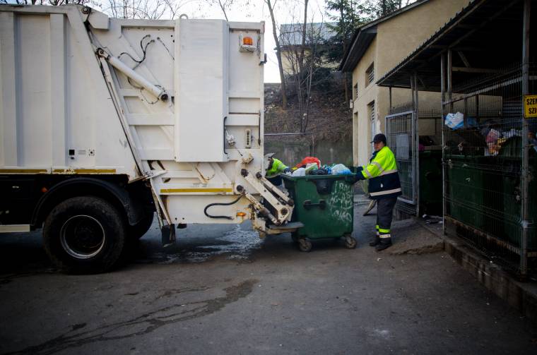 Zajlik a tavaszi nagytakarítás Marosvásárhelyen