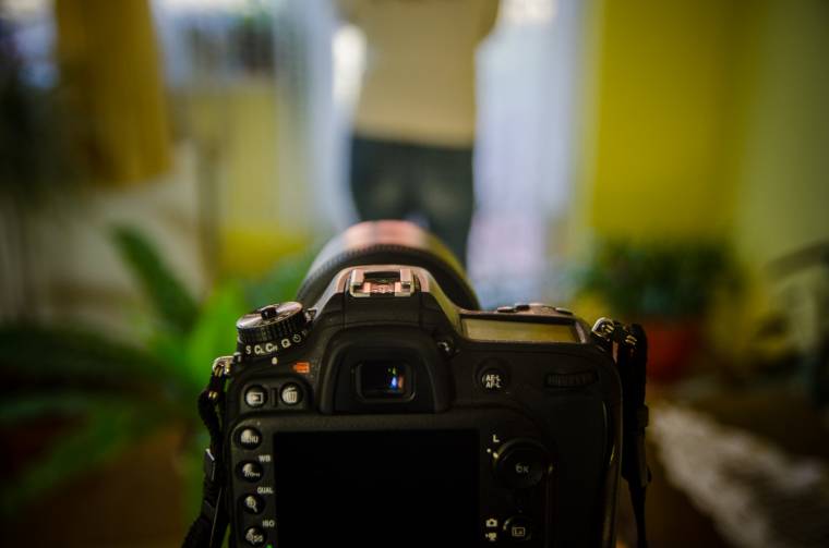 Kompromittáló fotókkal zsaroltak ki 250 ezer lejt egy idős férfitől