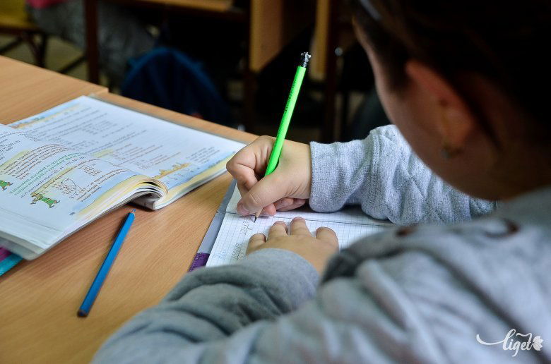 A diákok szinte egész napjukat a tanulással töltik •  Fotó: Barabás Ákos