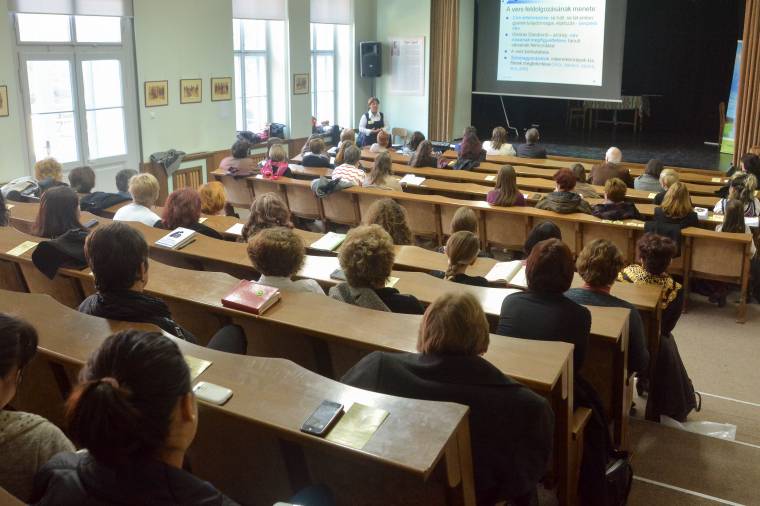 Felfelé kerekítet­tek a pedagógusok