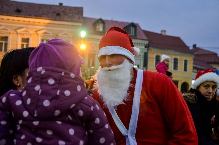 Fogattal jött a Mikulás Székelyudvarhelyen