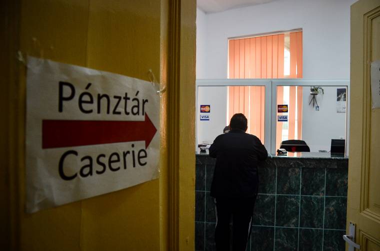 Roskadoznak a nagy adóteher alatt az egyéni vállalkozók