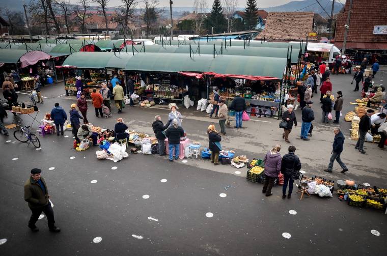 Kucsma, méz, dióbél az udvarhelyi piacon
